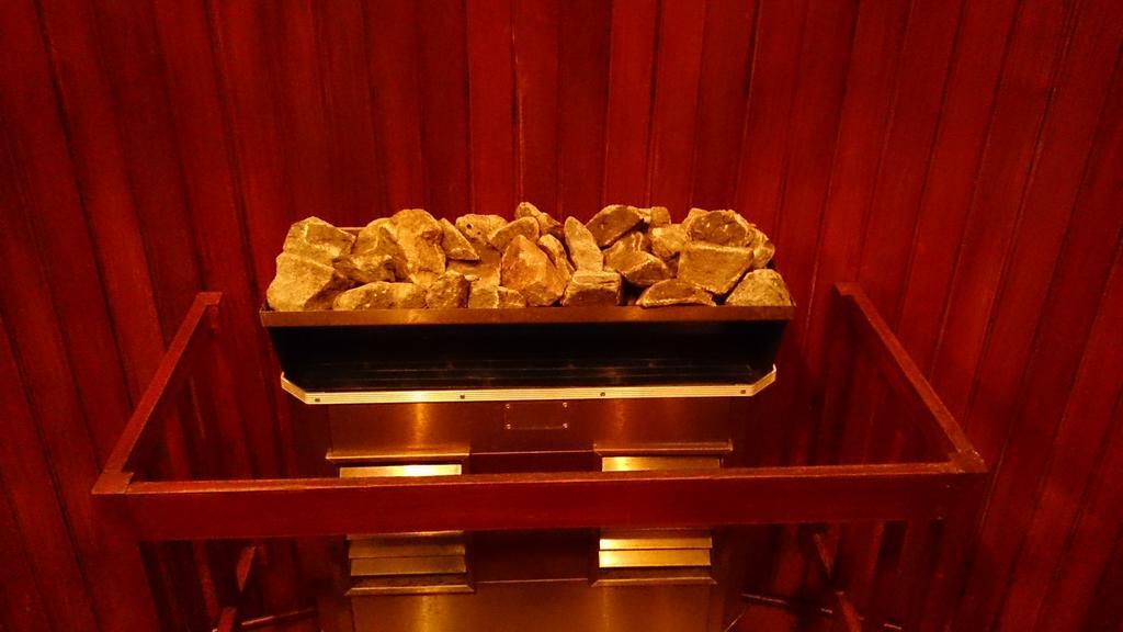Decapolis Hotel Panama City Exterior photo A gold bar